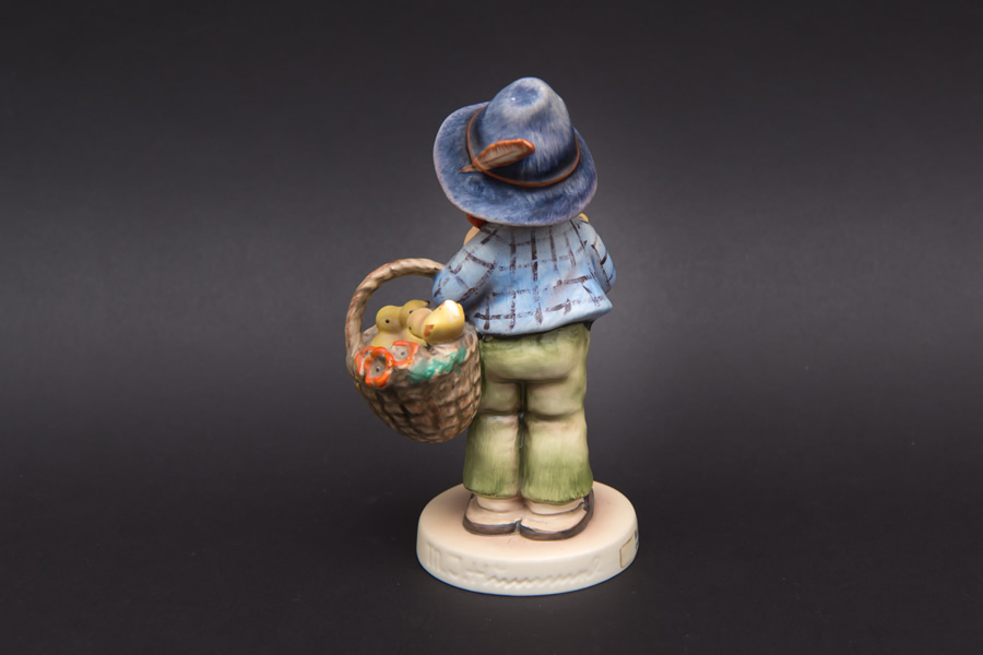 ゲーベル フンメル人形 『Easter Greetings（イースターのご挨拶）』