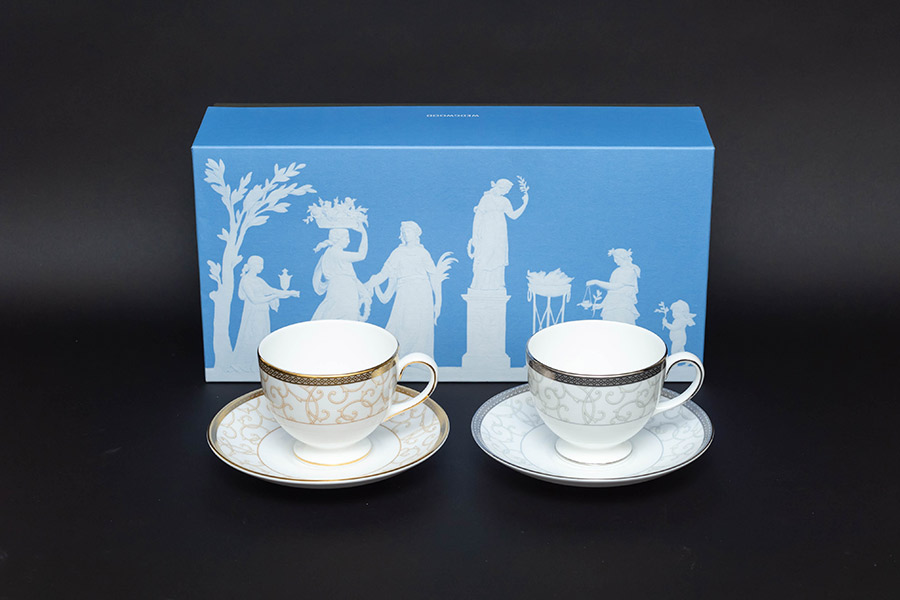 インテリア/住まい/日用品美品 WEDGWOOD ウェッジウッド セレスティアルプラチナ/ゴールド ティーカップ＆ソーサー 2客 リー ペア SY5091B2