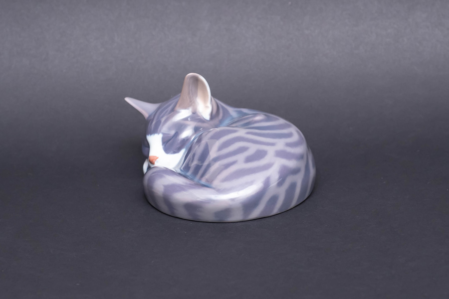 【出品】眠り猫　ロイヤルコペンハーゲン 置物