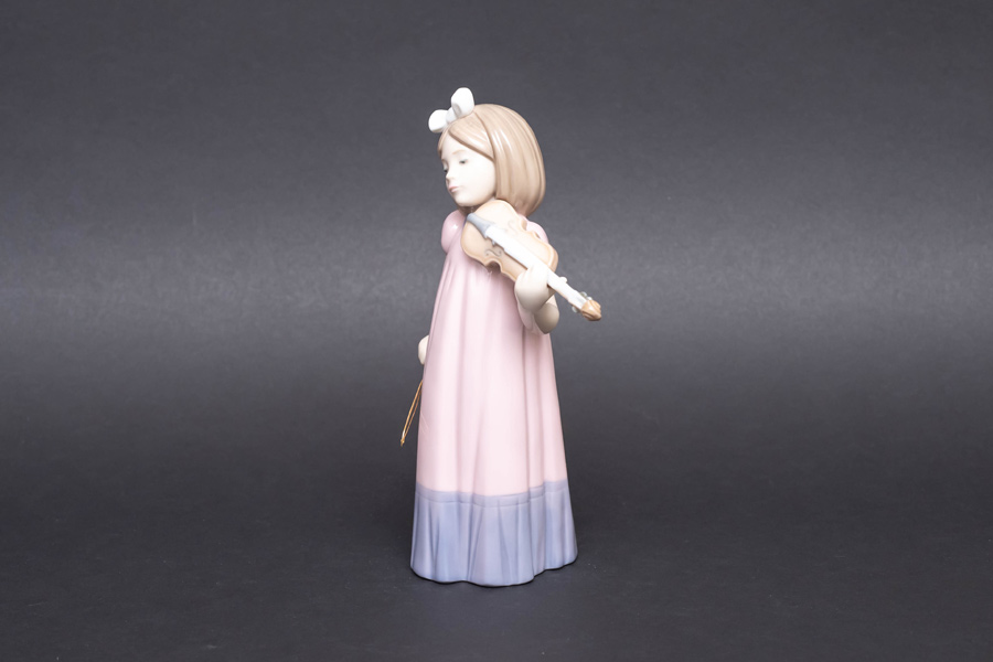 NAO フィギュリン『バイオリンの少女』