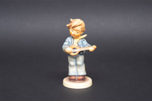 ゲーベル フンメル人形『Little Troubadour（小さな歌手）』