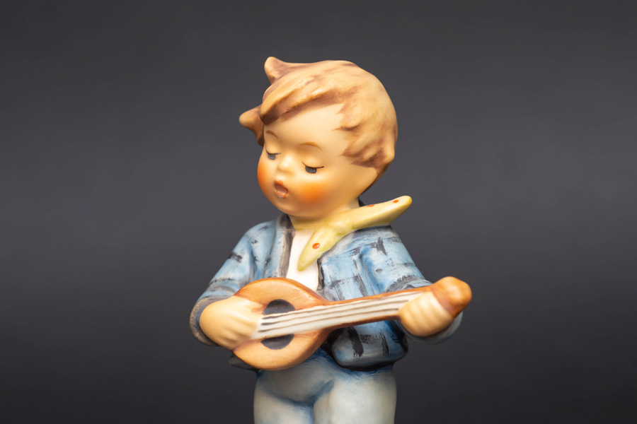 ゲーベル フンメル人形『Little Troubadour（小さな歌手）』を買い取り